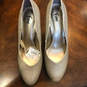 Fioni Champagne Sparkle Heels